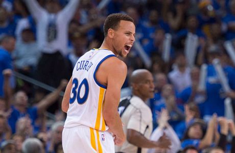 October 27, 2015; Oakland, CA, USA; Golden State Warriors guard Stephen Curry (30) celebrates during the third quarter against the New Orleans Pelicans at Oracle Arena. The Warriors defeated the Pelicans 111-95. Mandatory Credit: Kyle Terada-USA TODAY Sports