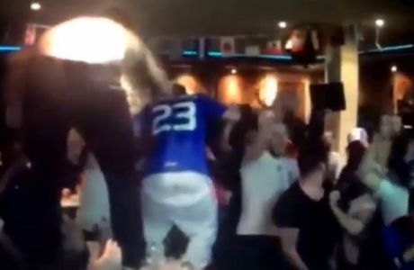 Απίστευτο ξέσπασμα από ομογενείς στο Αμβούργο στο γκολ του Σωκράτη (VIDEO)