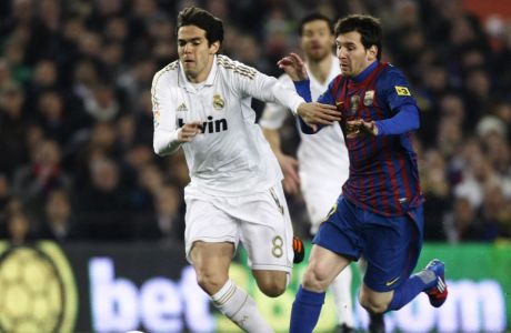 Real Madrid's Kaka (L) is challenged by Barcelona's Lionel Messi during their Spanish King's Cup quarter-final second leg "El Clasico" soccer match at Nou Camp stadium in Barcelona, January 25, 2012.    REUTERS/Gustau Nacarino (SPAIN - Tags: SPORT SOCCER)
