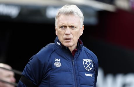 West Ham's manager David Moyes looks on before the English Premier League soccer match between West Ham United and Everton at the London Stadium in London, Saturday, Jan. 21, 2023. (AP Photo/Steve Luciano)