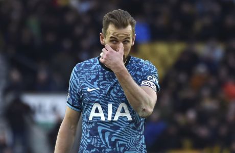 Tottenham's Harry Kane during the English Premier League soccer match between Wolverhampton Wanderers and Tottenham Hotspur at Molineux stadium in Wolverhampton, England, Saturday, March 4, 2023. (AP Photo/Rui Vieira)
