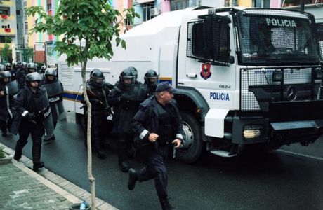 Συνελήφθη ο 14χρονος δράστης της επίθεσης στο λεωφορείο της Σερβίας