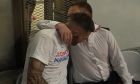 ΟΦΗ: Η αγκαλιά και τα δάκρυα του νέου προπονητή στην αγκαλιά του Μάρκο Λιβάγια