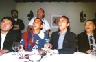Η πρώτη - ανεπίσημη - παρουσίαση του Ρονάλντο ως παίκτη της Μπαρτσελόνα στο Μαϊάμι. Δίπλα του (δεξιά) ο αντιπρόεδρος των "μπλαουγκράνα", Τζουάν Γκασπάρ (18/7/1996).