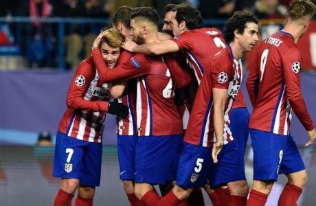 Atletico Madrid's players congratulate teammate French forward Antoine Griezmann (L) after scoring a second goal during the UEFA Champions League Group C football match Club Atletico de Madrid vs Galatasaray AS at the Vicente Calderon stadium in Madrid on November 25, 2015.   AFP PHOTO/ GERARD JULIEN / AFP / GERARD JULIEN        (Photo credit should read GERARD JULIEN/AFP/Getty Images)
