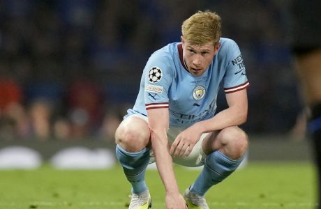 Manchester City's Kevin De Bruyne crouches on the pitch after getting injured during the Champions League final soccer match between Manchester City and Inter Milan at the Ataturk Olympic Stadium in Istanbul, Turkey, Saturday, June 10, 2023. (AP Photo/Francisco Seco)