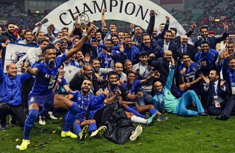 Η απονομή του τροπαίου στην νέα κάτοχο του ασιατικού Champions League, Αλ Χιλάλ