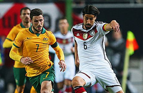 KAISERSLAUTERN, GERMANY - MARCH 25:  Sami Khedira of Germany batttles with Matthew Leckie of Australia during the international friendly match between Germany and Australia at Fritz-Walter-Stadion on March 25, 2015 in Kaiserslautern, Germany.  (Photo by Alexander Hassenstein/Bongarts/Getty Images)
