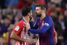 Barcelona's Gerard Pique, right, talks to Atletico forward Diego Costa as he tries to calm him after he was sent off with a red card for insulting referee Jesus Gil Manzano during a Spanish La Liga soccer match between FC Barcelona and Atletico Madrid at the Camp Nou stadium in Barcelona, Spain, Saturday April 6, 2019. (AP Photo/Manu Fernandez)