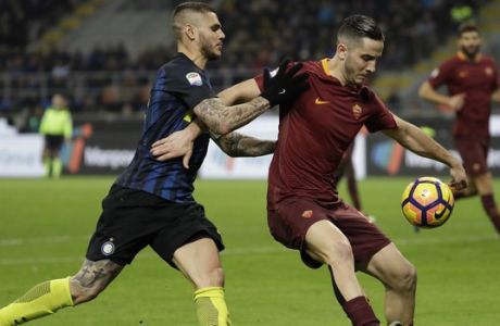 Inter Milan's Mauro Icardi,left, and Roma's Kostas Manolas vie for the ball during an Italian Serie A soccer match between Inter Milan and Roma, at the San Siro stadium in Milan, Italy, Sunday, Feb. 26, 2017. (AP Photo/Luca Bruno)