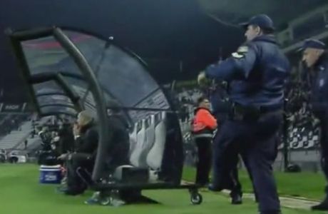 VIDEO: Ο αστυνομικός που έζησε με την ψυχή του το ματς στην Τούμπα