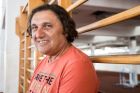 Ο προπονητής στίβου Γιώργος Πομάσκι σε φωτογράφηση στο ΟΑΚΑ για τη συνέντευξή του στο Contra.gr | Πέμπτη 2 Ιουλίου 2020
