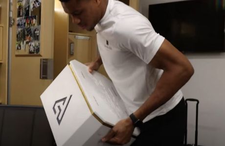 Το συγκλονιστικό δώρο της Nike στον Γιάννη Αντετοκούνμπο