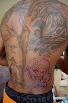 Σοκάρει το νέο τατουάζ του Μπος