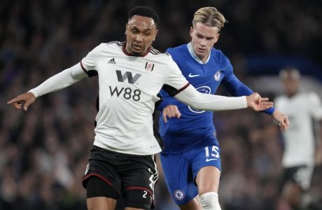 Chelsea's Mykhailo Mudryk vies for the ball with Fulham's Kenny Tete, left, during the English Premier League soccer match between Chelsea and Fulham at Stamford Bridge stadium in London, Friday, Feb. 3, 2023. (AP Photo/Kirsty Wigglesworth)