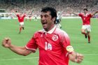 Ο Κουμπιλάι Τουρκγιλμάζ της Ελβετίας πανηγυρίζει γκολ που σημείωσε κόντρα στην Αγγλία για τη φάση των ομίλων του Euro 1996 στο 'Γουέμπλεϊ'. Λονδίνο, Σάββατο 8 Ιουνίου 1996