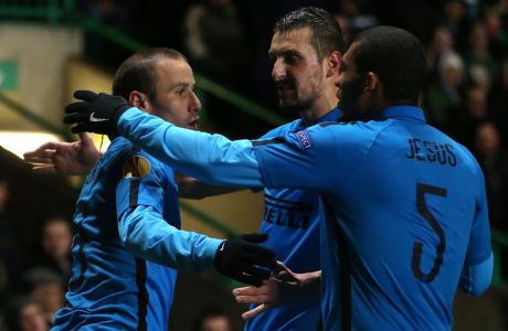 Inter Milan's Argentinan forward Rodrigo Palacio (L) celebrates scoring his team's second goal during the UEFA Europa League round of 32 first leg football match between Celtic and Inter Milan at Celtic Park in Glasgow on February 19, 2015.  AFP PHOTO / IAN MACNICOL        (Photo credit should read Ian MacNicol/AFP/Getty Images)