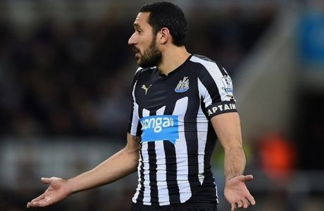 NEWCASTLE UPON TYNE, ENGLAND - MARCH 04:  Jonas Gutierrez of Newcastle United gestures during the Barclays Premier League match between Newcastle United and Manchester United at St James' Park on March 4, 2015 in Newcastle upon Tyne, England.  (Photo by Laurence Griffiths/Getty Images)