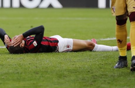 AC Milan's Andre Silva reacts after missing a scoring chance during the Serie A soccer match between AC Milan and Torino at the San Siro stadium in Milan, Italy, Sunday, Nov. 26, 2017. (AP Photo/Antonio Calanni)