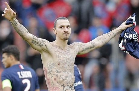 Συγκλόνισε ο Ζλάταν: Έκανε τατουάζ ονόματα 50 ανθρώπων που πεθαίνουν από ασιτία (VIDEO)