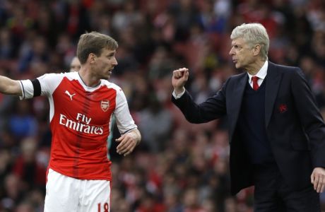 Arsenal team manager Arsene Wenger talks to Arsenal's Nacho Monreal during the English Premier League soccer match between Arsenal and Manchester City at the Emirates stadium in London, Sunday, April 2, 2017. (AP Photo/Alastair Grant)