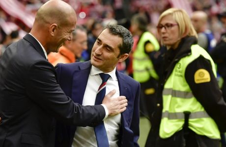 Real Madrid's head coach Zinedine Zidane, left, shakes hands with Athletic Bilbao's head manager Ernesto Valverde during the Spanish La Liga soccer match between Real Madrid and Athletic Bilbao, at San Mames stadium, in Bilbao, northern Spain, Saturday, March 18, 2017. Real Madrid won the match 2-1. (AP Photo/Alvaro Barrientos)