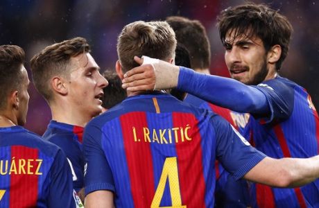 FC Barcelona's Andre Gomes, right, celebrates with teammates after scoring during the Spanish La Liga soccer match between FC Barcelona and Osasuna at the Camp Nou in Barcelona, Spain, Wednesday, April 26, 2017. (AP Photo/Manu Fernandez)