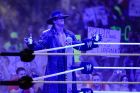 O Undertaker παρουσιάζεται στο κοινό του κατά την έναρξη του WrestleMania XXVII