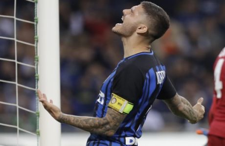 Inter Milan's Mauro Icardi grimaces after missing a scoring chance during a Serie A soccer match between Inter Milan and Sassuolo, at the San Siro stadium in Milan, Italy, Saturday, May 12, 2018. (AP Photo/Luca Bruno)