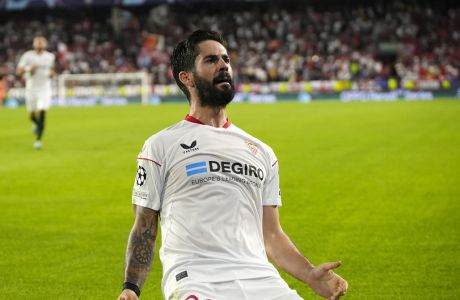 Sevilla's Isco celebrates after scoring his side's second goal during the Champions League soccer match between Sevilla and Copenhagen at the Ramon Sanchez Pizjuan stadium in Seville, Spain, Tuesday, Oct. 25, 2022. (AP Photo/Jose Breton)