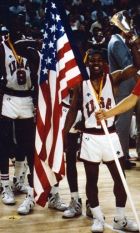 Τάιρον Μπογκς: Ο πιο κοντός παίκτης στην ιστορία του Μουντομπάσκετ (PHOTOS)