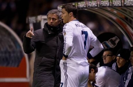 LA CORUNA, SPAIN - FEBRUARY 23:  Head coach Jose Mourinho (L) of Real Madrid CF gives instructions to Cristiano Ronaldo (2ndl) on the desk during the La Liga match between RC Deportivo La Coruna and Real Madrid CF at Riazor Stadium on February 23, 2013 in La Coruna, Spain.  (Photo by Gonzalo Arroyo Moreno/Getty Images)