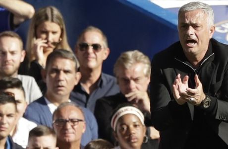 ManU coach Jose Mourinho, right, encourages his team during their English Premier League soccer match between Chelsea and Manchester United at Stamford Bridge stadium in London Saturday, Oct. 20, 2018. (AP Photo/Matt Dunham)