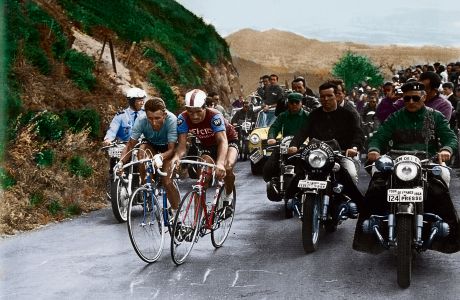 Ζακ Ανκετίλ και Ρεϊμόν Πουλιντόρ στη θρυλική μονομαχία τους στην ανάβαση του Πι ντε Ντομ στο 20ο ετάπ του Tour de France το 1964