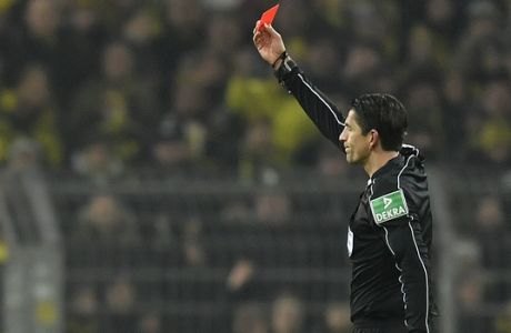 Referee Deniz Aytekin shows the red card to Dortmund's Socratis during the German Soccer Cup match between Borussia Dortmund and Hertha BSC Berlin in Dortmund, Germany, Wednesday, Feb. 8, 2017. (AP Photo/Martin Meissner