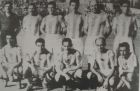 O Ολυμπιακός με την ομάδα που κατέκτησε το πρωτάθλημα του 1948