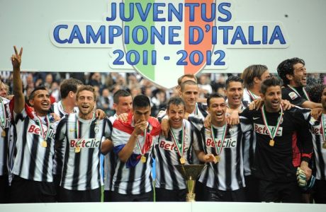 Juventus' forward Alessandro Del Piero (C) and team mates celebrate winning the Italian Serie A trophy, the Scudetto, during a ceremony after their match against Atalanta on May 13, 2012 in Juventus stadium in Turin. Juve have officially won 28 titles due to having been stripped of their 2005 and 2006 successes for match-fixing and Del Piero's 19-year stay with the Old Lady Juventus  will come to an end this summer.    AFP PHOTO / OLIVIER MORINOLIVIER MORIN/AFP/GettyImages