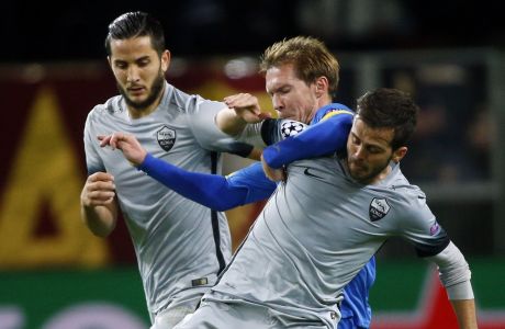 Roma's Miralem Pjanic, right, and BATE's Alexander Hleb vie for the ball as Roma's Kostantinos Manolas, left, looks at them, during the Champions League group E soccer match between Bate Borisov and Roma, in Borisov, Belarus, Tuesday, Sept. 29, 2015. (AP Photo/Sergei Grits)
