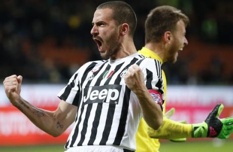 Juventus' Leonardo Bonucci celebrates past his teammate goalkeeper Neto after scoring the decisive goal that gave his team a 5-3 win over Inter Milan after a penalty shootout, during the Italian Cup second leg semifinal soccer match, at the San Siro stadium in Milan, Italy, Wednesday, March 2, 2016. (AP Photo/Antonio Calanni)