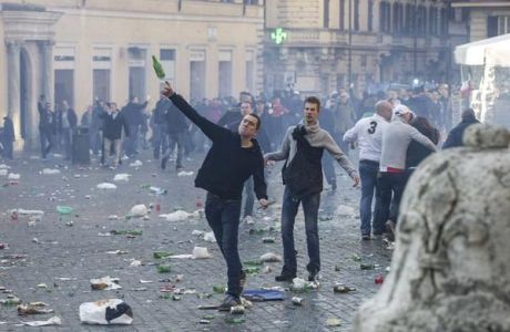 Χαμός στη Ρώμη με τους Ολλανδούς χούλιγκαν (PHOTOS)