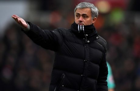 STOKE ON TRENT, ENGLAND - JANUARY 21:  Jose Mourinho, Manager of Manchester United gives his team instructions during the Premier League match between Stoke City and Manchester United at Bet365 Stadium on January 21, 2017 in Stoke on Trent, England.  (Photo by Gareth Copley/Getty Images)