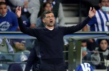 Porto's head coach Sergio Conceicao gestures during the Champions League group B soccer match between FC Porto and Liverpool at the Dragao stadium in Porto, Portugal, Tuesday, Sept. 28, 2021. (AP Photo/Luis Vieira)