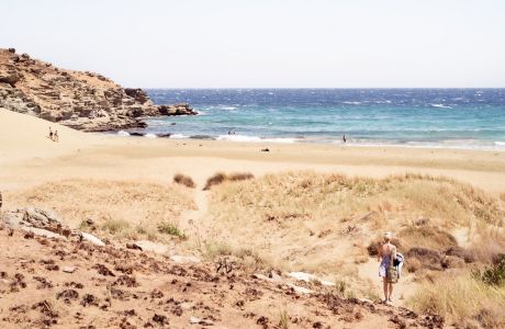 Παραλίες στην Τήνο: Πού να πας για μπάνιο όταν φυσάει βοριαδάκι