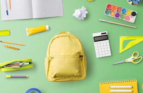 Back to school: τα 8 σχολικά είδη και παιδικά ρούχα για την νέα χρονιά