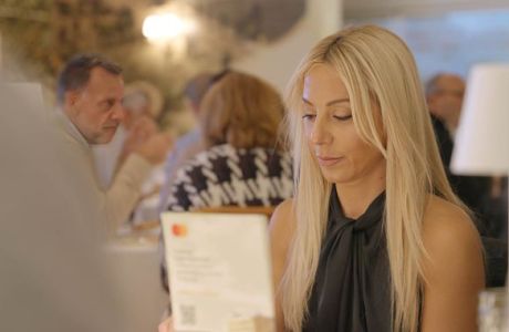 Η Μίνα Μπιράκου μας περιγράφει το γευστικό της ταξίδι στο pop-up εστιατόριο της Mastercard «Βεγγέρα στη Σμύρνη»