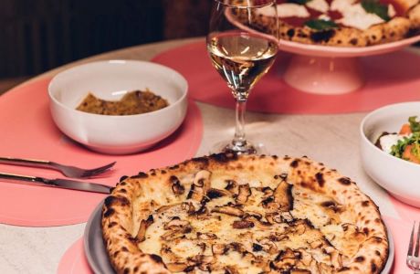 Στο etien pizza bar στην Κηφισιά για πίτσα και κρασί