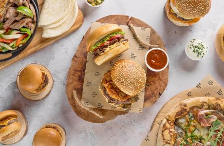 Το Burger Joint ίσως είναι το καλύτερο burger της πόλης