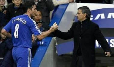 “Εδώ θα μείνω”, βροντοφωνάζει ο Μουρίνιο