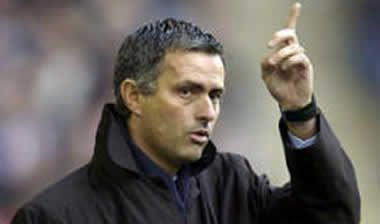 Μουρίνιο:”Γελάω με αυτά που γράφονται”