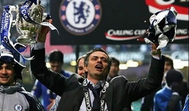 Κατά μέτωπο επίθεση Μουρίνιο στη Μάντσεστερ Γιουνάιτεντ